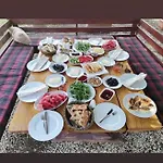 Esralina Hotel *